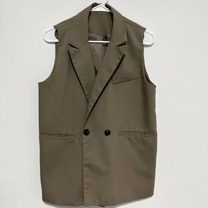 blazer/vest with buttons and double pocket